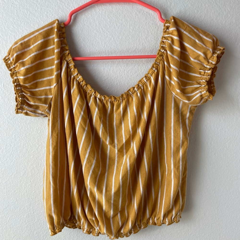 American Eagle off the shoulder top, size m